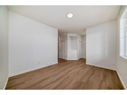 359 Sora Boulevard Se, Calgary, AB - Indoor Photo Showing Other Room