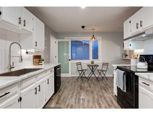 112 Thorson Crescent, Okotoks, AB - Indoor Photo Showing Kitchen