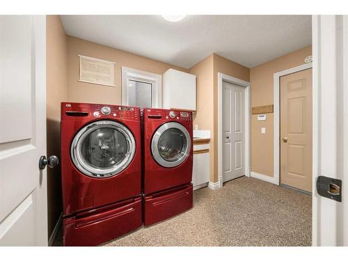 43 Woodford Court Sw, Calgary, AB - Indoor Photo Showing Laundry Room