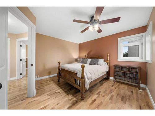 43 Woodford Court Sw, Calgary, AB - Indoor Photo Showing Bedroom