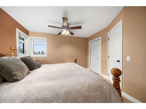 43 Woodford Court Sw, Calgary, AB - Indoor Photo Showing Bedroom