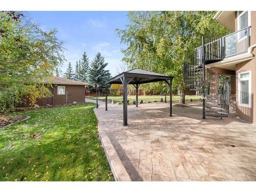 43 Woodford Court Sw, Calgary, AB - Outdoor