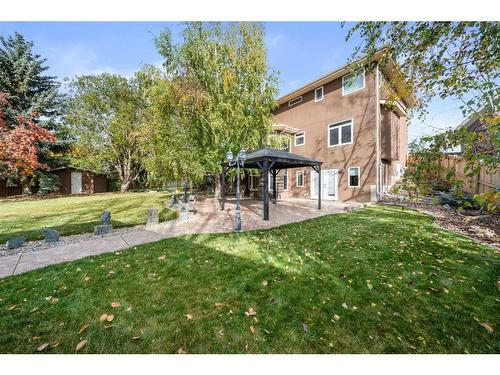 43 Woodford Court Sw, Calgary, AB - Outdoor