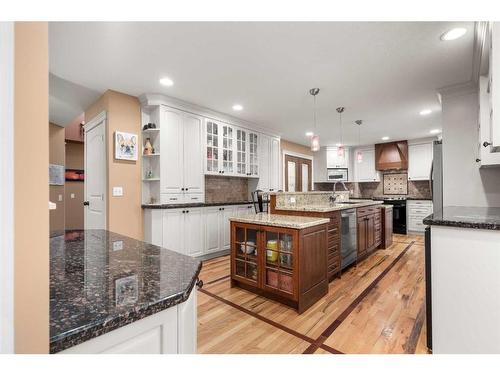 43 Woodford Court Sw, Calgary, AB - Indoor Photo Showing Kitchen With Upgraded Kitchen