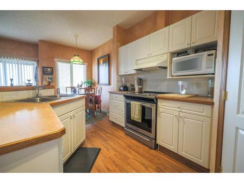 72 Hamptons Link Nw, Calgary, AB - Indoor Photo Showing Kitchen With Double Sink