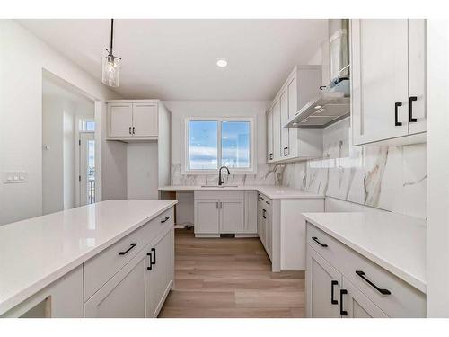 371 Sora Boulevard Se, Calgary, AB - Indoor Photo Showing Kitchen