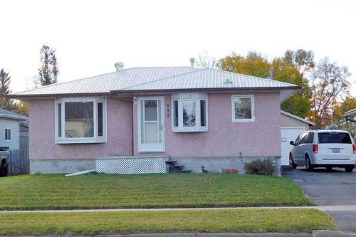 335 48 Avenue West, Claresholm, AB - Outdoor