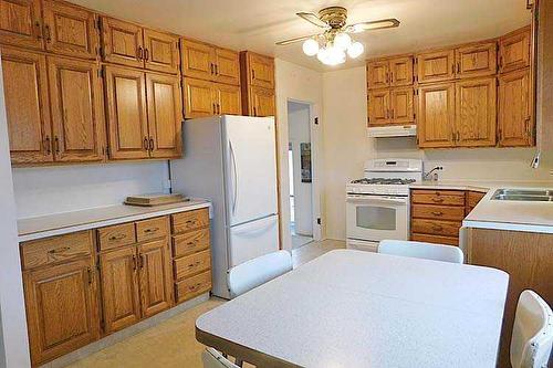 335 48 Avenue West, Claresholm, AB - Indoor Photo Showing Kitchen With Double Sink