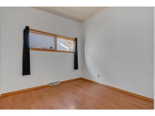 3903 Charleswood Drive Nw, Calgary, AB - Indoor Photo Showing Other Room