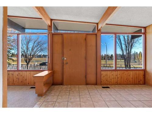 3903 Charleswood Drive Nw, Calgary, AB - Indoor Photo Showing Other Room