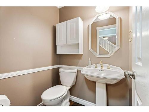 739 Hawkside Mews Nw, Calgary, AB - Indoor Photo Showing Bathroom