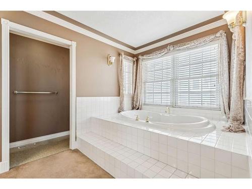 739 Hawkside Mews Nw, Calgary, AB - Indoor Photo Showing Bathroom