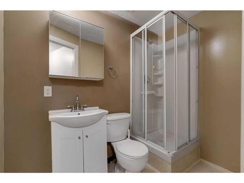 147 Prestwick Court Se, Calgary, AB - Indoor Photo Showing Bathroom