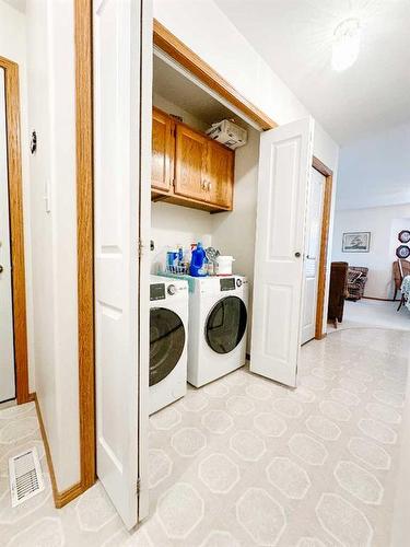 5601 Sunrise Crescent, Olds, AB - Indoor Photo Showing Laundry Room