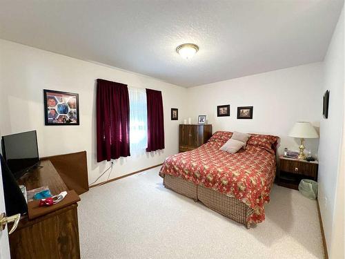 5601 Sunrise Crescent, Olds, AB - Indoor Photo Showing Bedroom