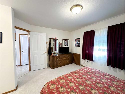 5601 Sunrise Crescent, Olds, AB - Indoor Photo Showing Bedroom