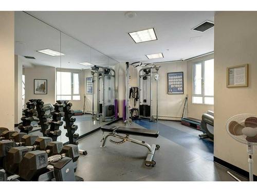 401-804 3 Avenue Sw, Calgary, AB - Indoor Photo Showing Gym Room