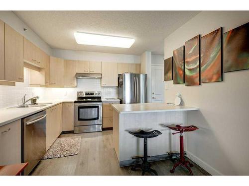 401-804 3 Avenue Sw, Calgary, AB - Indoor Photo Showing Kitchen With Stainless Steel Kitchen With Double Sink