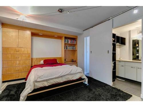 114-1800 26 Avenue Sw, Calgary, AB - Indoor Photo Showing Bedroom