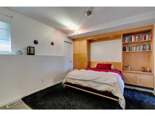 114-1800 26 Avenue Sw, Calgary, AB - Indoor Photo Showing Bedroom