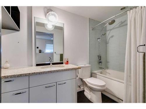 114-1800 26 Avenue Sw, Calgary, AB - Indoor Photo Showing Bathroom