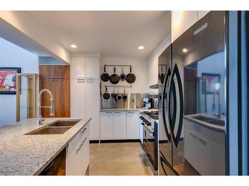 114-1800 26 Avenue Sw, Calgary, AB - Indoor Photo Showing Kitchen With Stainless Steel Kitchen With Double Sink With Upgraded Kitchen