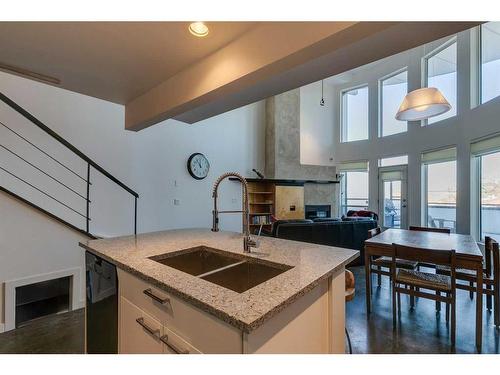 114-1800 26 Avenue Sw, Calgary, AB - Indoor Photo Showing Kitchen