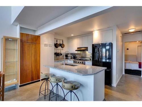 114-1800 26 Avenue Sw, Calgary, AB - Indoor Photo Showing Kitchen