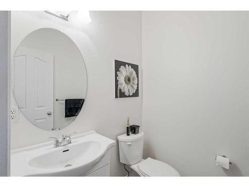 703-2001 Luxstone Boulevard Sw, Airdrie, AB - Indoor Photo Showing Bathroom