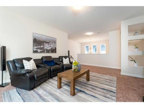 76 Mahogany Manor Se, Calgary, AB - Indoor Photo Showing Living Room