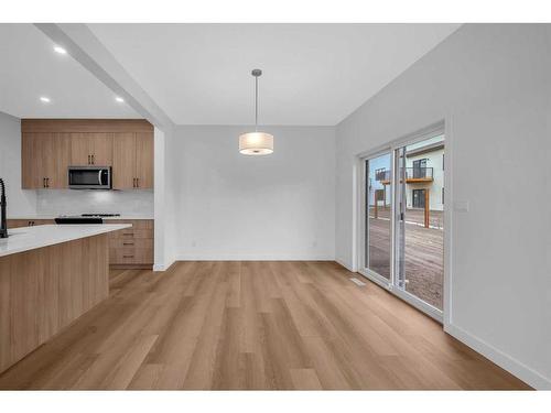 255 Baneberry Way, Airdrie, AB - Indoor Photo Showing Kitchen