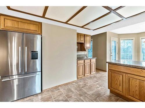 125 Shawnee Place Sw, Calgary, AB - Indoor Photo Showing Kitchen