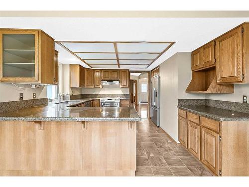 125 Shawnee Place Sw, Calgary, AB - Indoor Photo Showing Kitchen