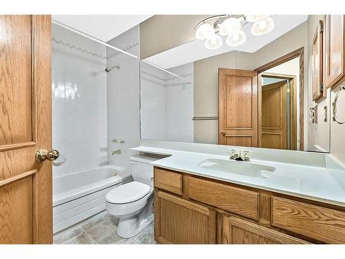 125 Shawnee Place Sw, Calgary, AB - Indoor Photo Showing Bathroom