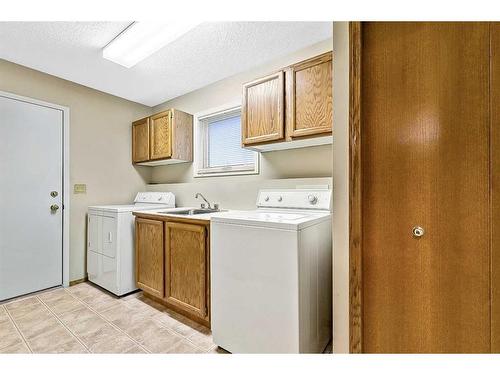 125 Shawnee Place Sw, Calgary, AB - Indoor Photo Showing Laundry Room