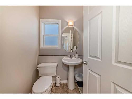 97 Everhollow Rise Sw, Calgary, AB - Indoor Photo Showing Bathroom