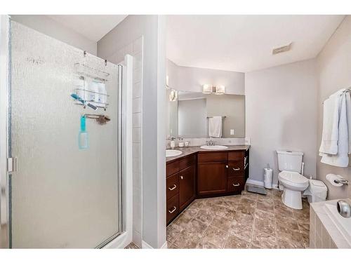 97 Everhollow Rise Sw, Calgary, AB - Indoor Photo Showing Bathroom