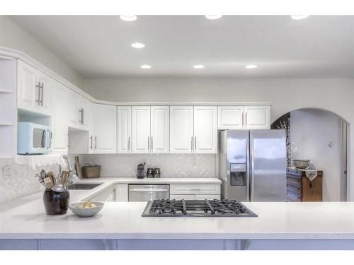 2012 43 Avenue Sw, Calgary, AB - Indoor Photo Showing Kitchen With Upgraded Kitchen