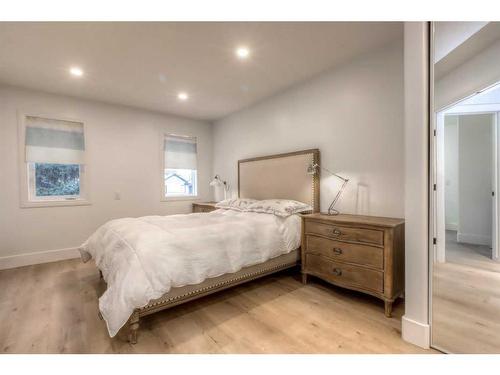 2012 43 Avenue Sw, Calgary, AB - Indoor Photo Showing Bedroom