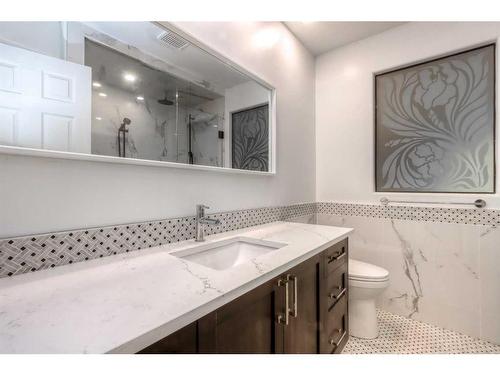 2012 43 Avenue Sw, Calgary, AB - Indoor Photo Showing Bathroom