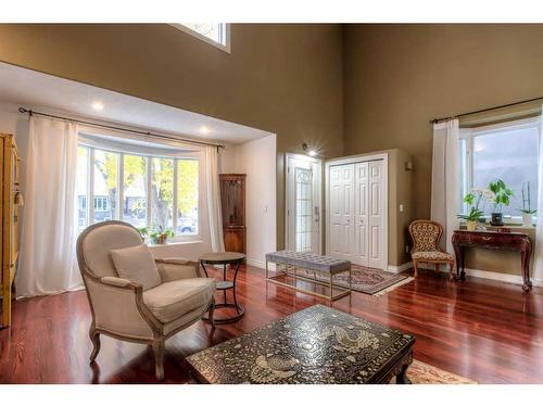 2012 43 Avenue Sw, Calgary, AB - Indoor Photo Showing Living Room