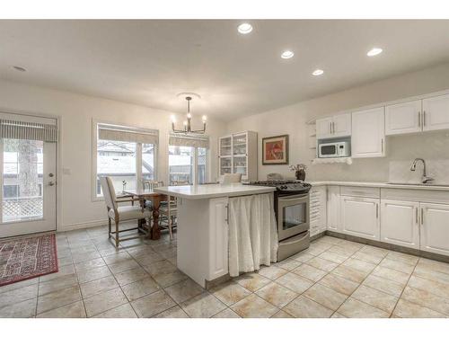 2012 43 Avenue Sw, Calgary, AB - Indoor Photo Showing Kitchen