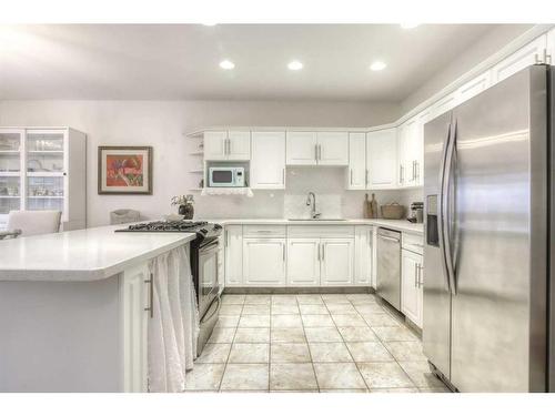 2012 43 Avenue Sw, Calgary, AB - Indoor Photo Showing Kitchen