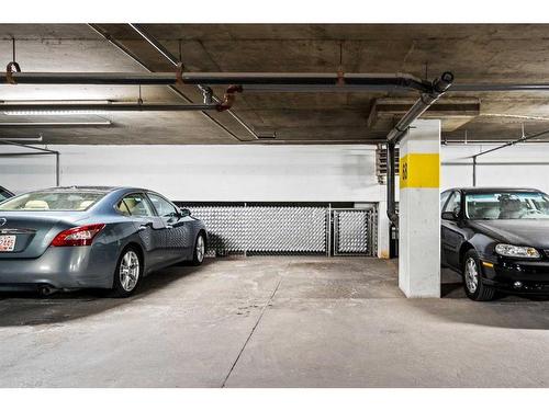 404-225 25 Avenue Sw, Calgary, AB - Indoor Photo Showing Garage