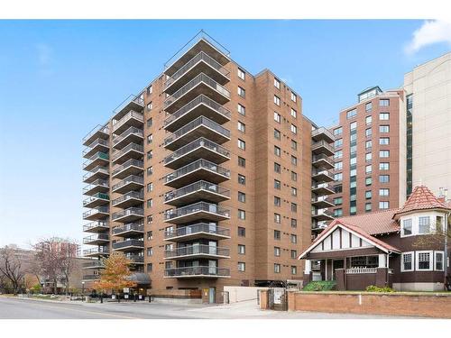 404-225 25 Avenue Sw, Calgary, AB - Outdoor With Balcony With Facade