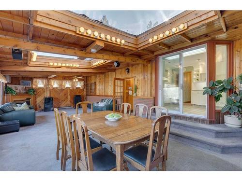 3935 Brooklyn Crescent Nw, Calgary, AB - Indoor Photo Showing Dining Room