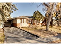 3935 Brooklyn Crescent NW Calgary, AB T2L 1G9