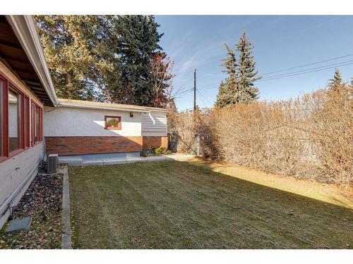 3935 Brooklyn Crescent Nw, Calgary, AB - Outdoor