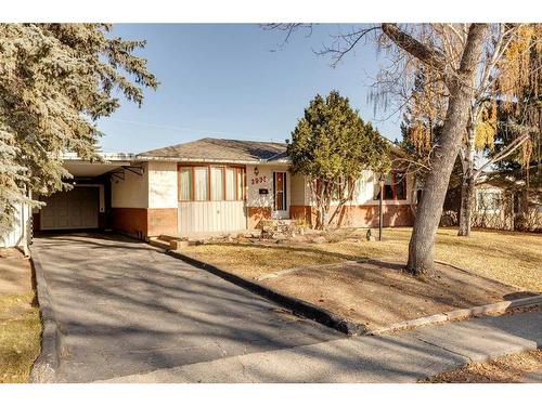 3935 Brooklyn Crescent Nw, Calgary, AB - Outdoor