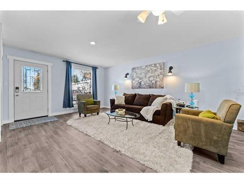 3108 39 Street Se, Calgary, AB - Indoor Photo Showing Living Room